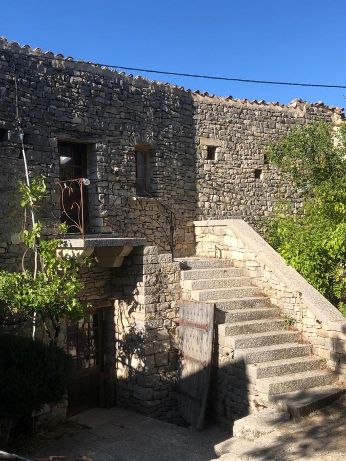 La Tour Des Baronnies A La Porte De L Eau Saint-Auban-sur-l'Ouveze Exterior foto