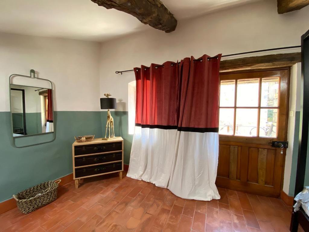 La Tour Des Baronnies A La Porte De L Eau Saint-Auban-sur-l'Ouveze Exterior foto